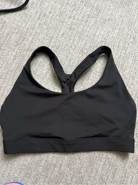 Athleta sports bra - size M. LIKE NEW!